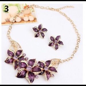 New Beautiful necklace with matching earrings